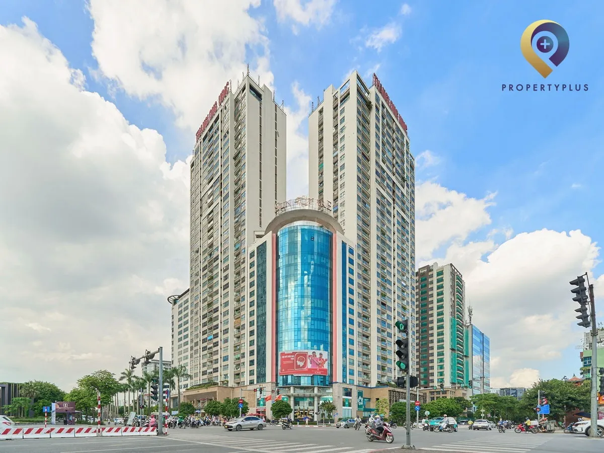Toà nhà Sun Square nhìn từ góc phố Lê Đức Thọ với kiến trúc hiện đại và cao tầng - hình ảnh từ Property Plus